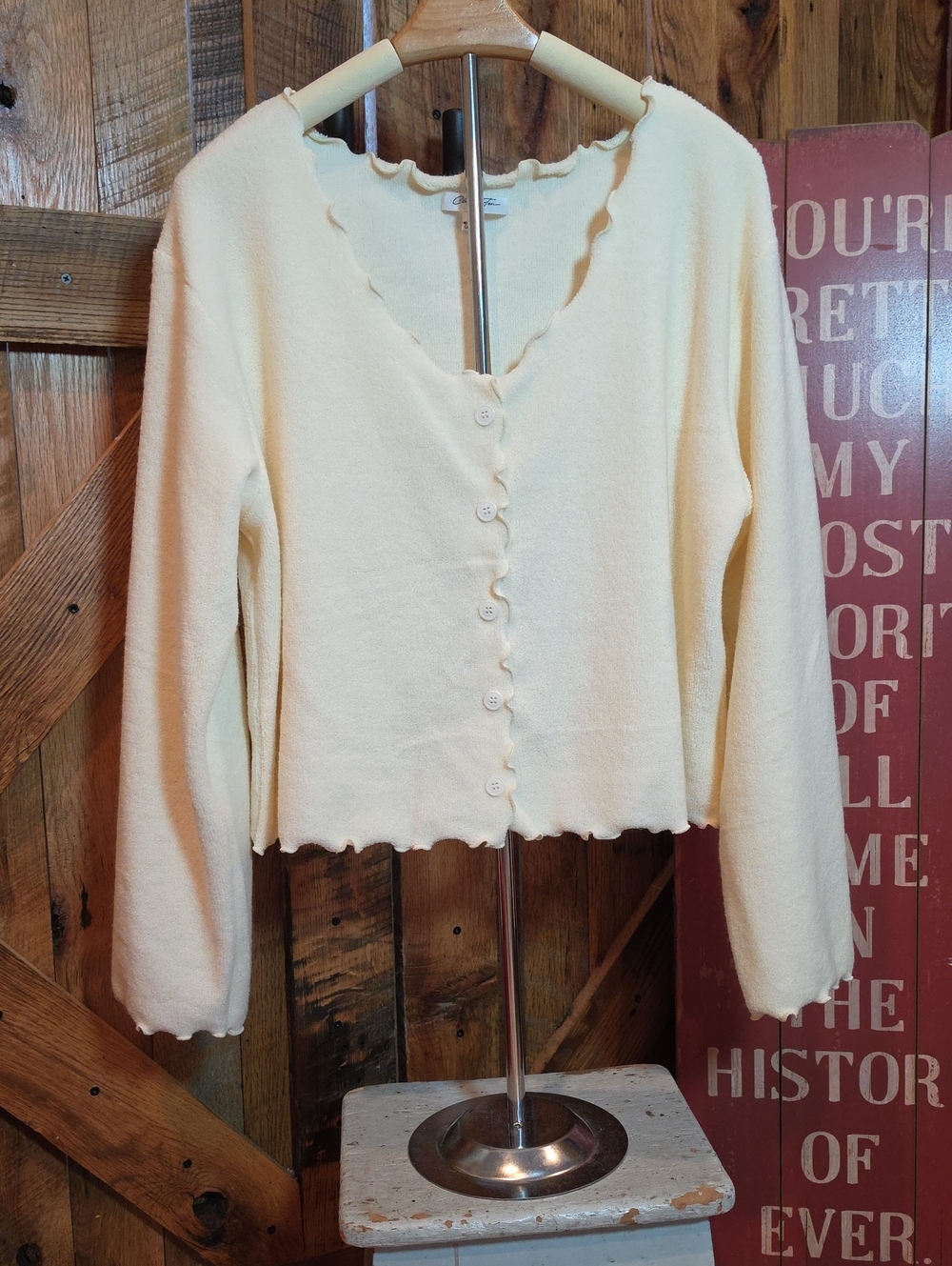 225p Cream Scallop-Edge Button Cardigan Sweater